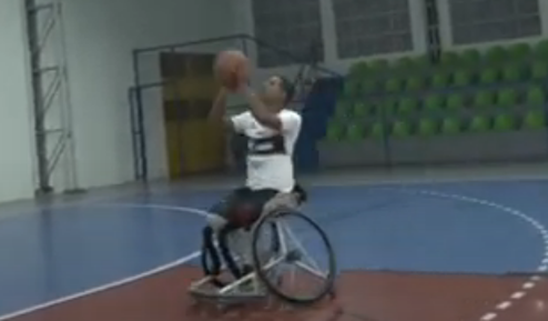 [Vídeo] Paratleta arapiraquense de basquete é convidado para jogar na Europa, mas não pode custear viagem