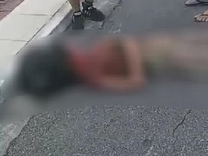 [Vídeo] Colisão entre duas motos deixa mulher ferida na Ponta Verde