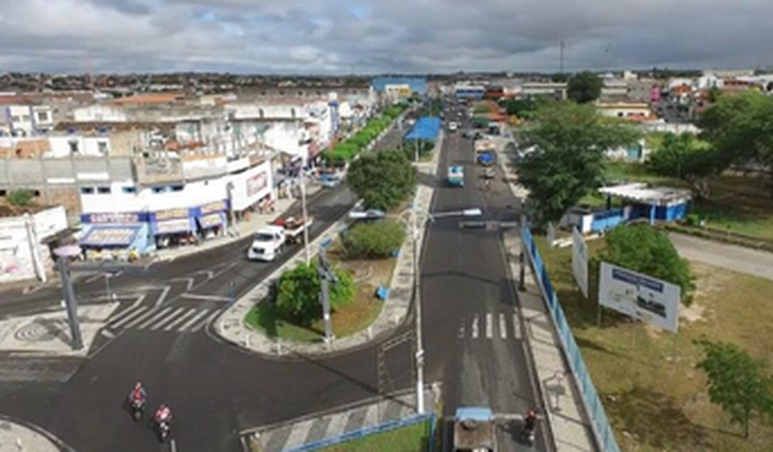 Acusado de ato libidinoso em Delmiro se esconde em esgoto para não ser preso