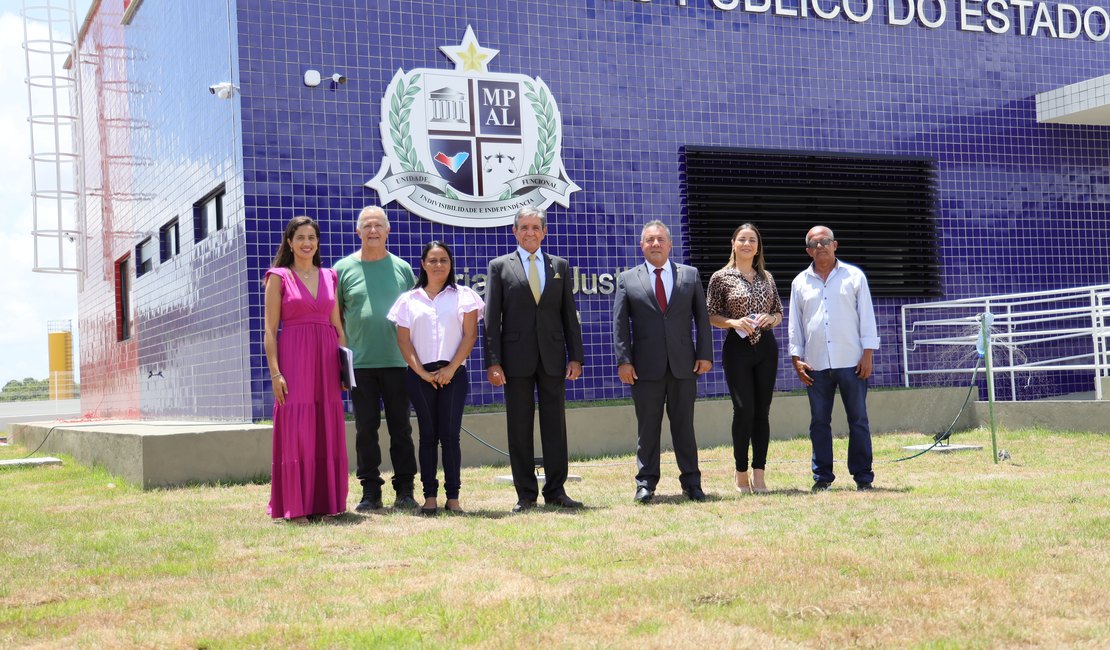 Procurador-Geral de Justiça visita instalações do novo Ministério Público de Penedo