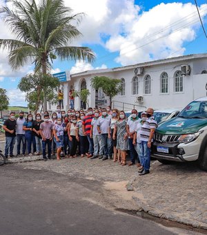 Prefeita Eronita Sposito entrega três novos carros e uma ambulância em Porto Calvo