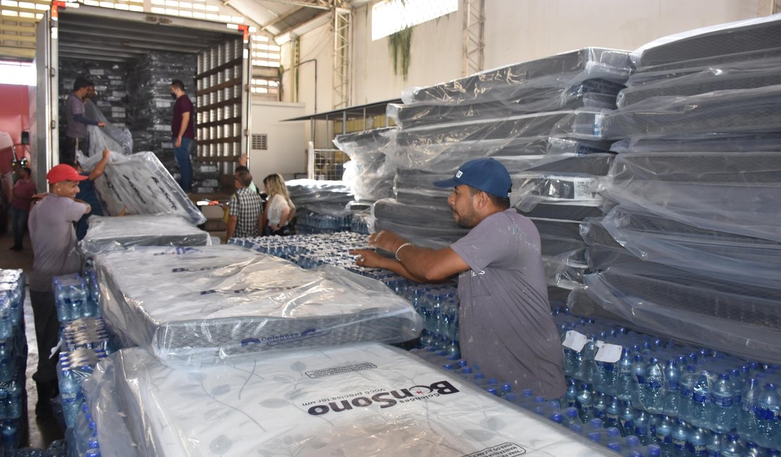 Estado de Alagoas continua entrega de materiais a desabrigados e desalojados