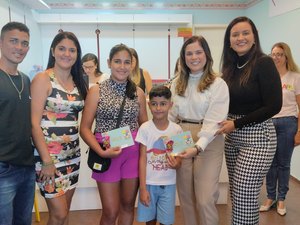 Parceria entre prefeitura e estado garante e entrega carteira do autista que identifica pessoas com TEA em Arapiraca