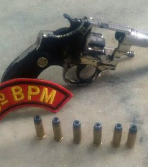Polícia prende jovem com arma de fogo e seis munições na Santa Lúcia