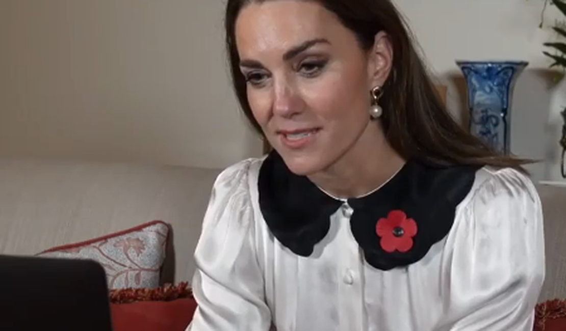 Kate Middleton muda visual e aposta em tons de chocolate para o cabelo