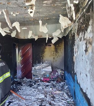 Usuário de drogas ateia fogo na casa dos pais em conjunto em Maceió