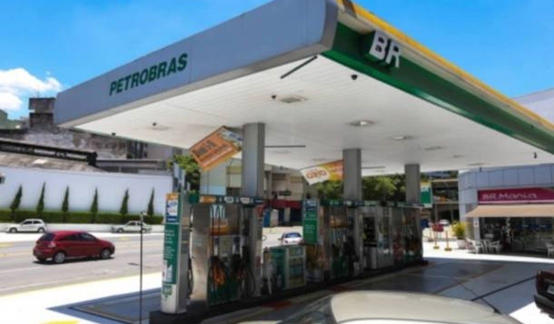 Petrobrás sobe preço de combustíveis e impacto na gasolina pode chegar a R$ 0,12 por litro