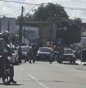 Populares flagram briga de trânsito no bairro do Farol
