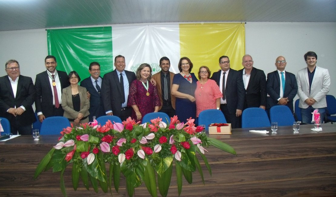 Câmara Municipal de Arapiraca homenageia importantes figuras alagoanas com Comenda Manoel André