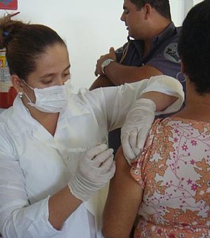 Vacinação contra gripe começa segunda em postos e shoppings