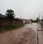 [Vídeo ] Bairros de Arapiraca ficam inundados com o temporal que atinge todo o estado