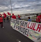 MST bloqueia estradas em cinco estados contra prisão de Lula