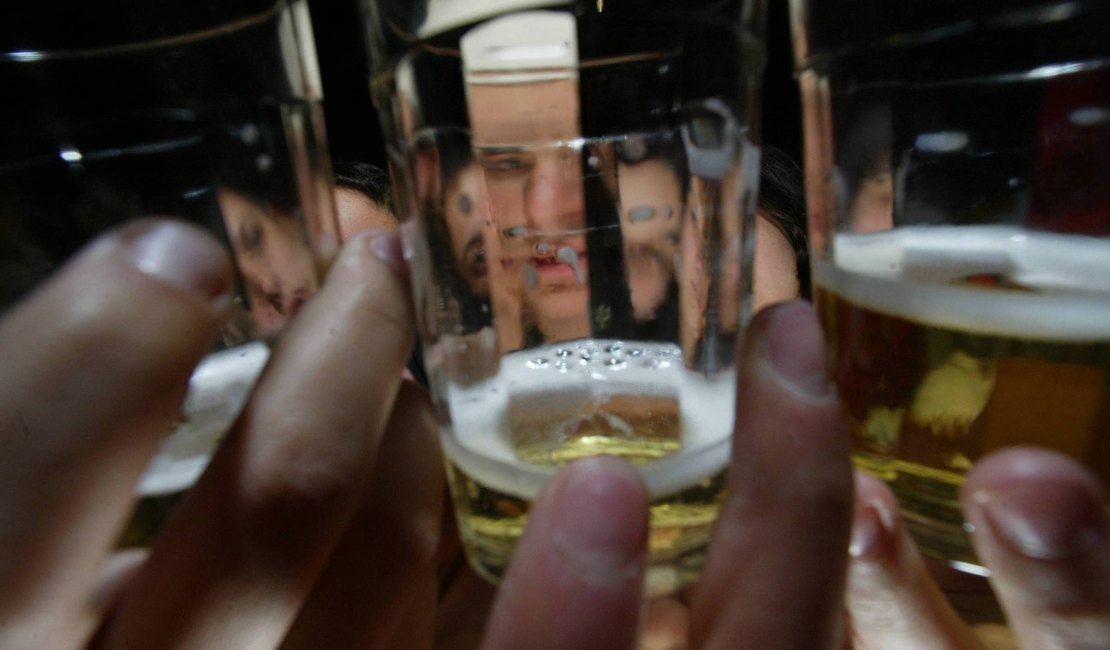 Pesquisa: 14% dos alagoanos consomem abusivamente bebidas alcoólicas