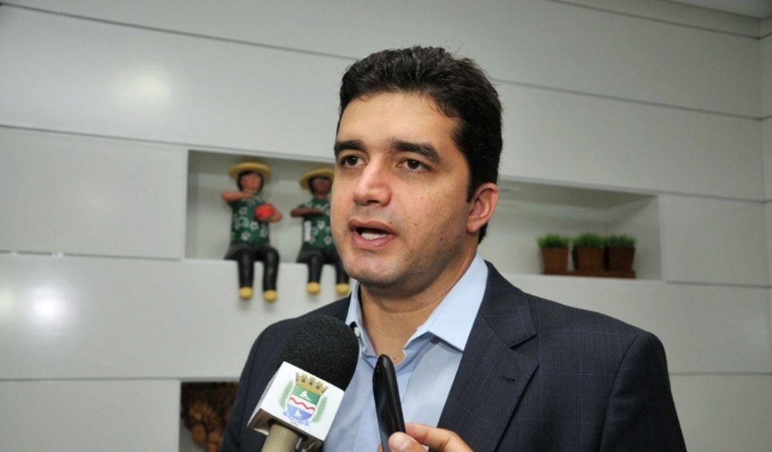 Rui diz que ?arregaçou as mangas? e trabalhou com o disponível durante a gestão