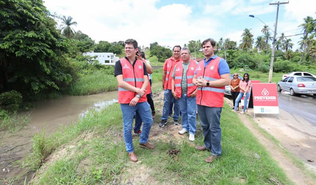 Equipes realizam limpeza de rio e recuperação de ruas em Marechal e Massagueira 