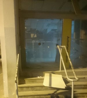 12 homens explodem caixas eletrônicos do Banco do Brasil em Igaci