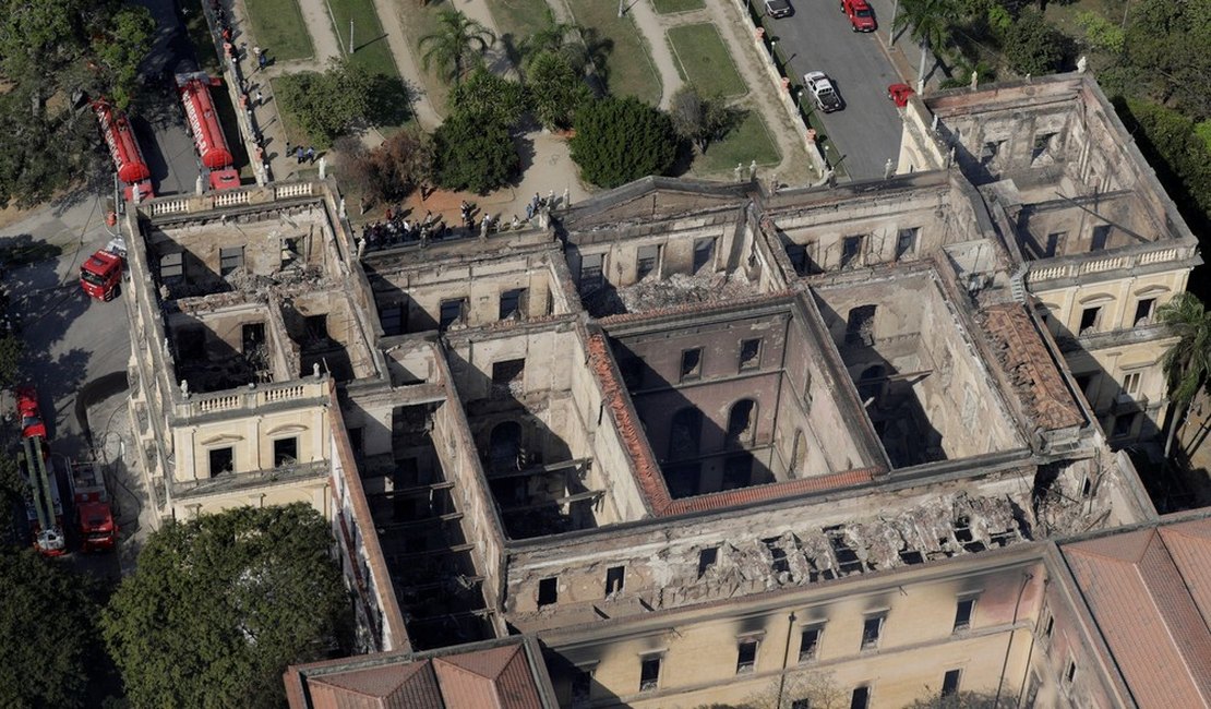 Curto em ar-condicionado causou fogo que destruiu Museu Nacional, diz perícia