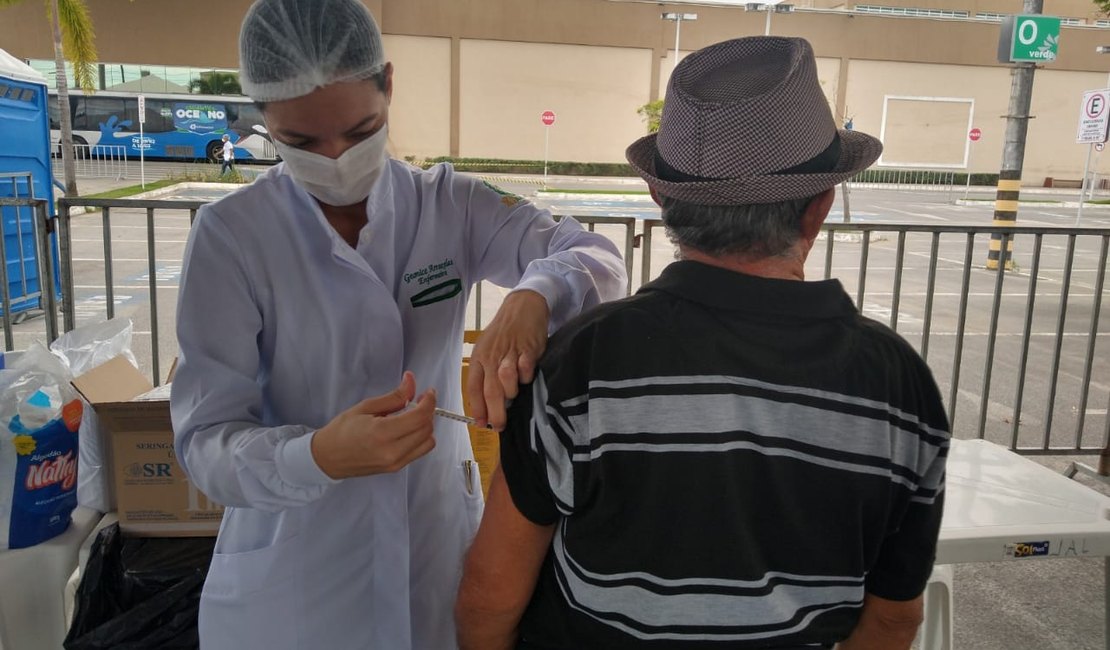 Drive-thru para vacinação contra a gripe será suspenso em Maceió