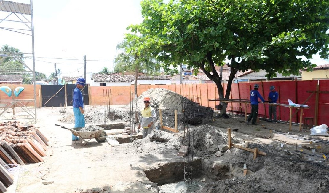 Prefeitura avança com obras de revitalização da Praça e da Igreja São José