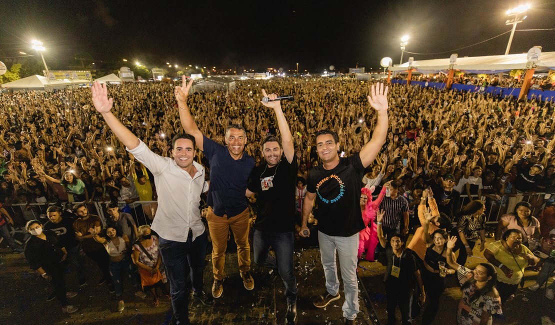Prefeito JHC entrega Rota do Mar em festa com mais de 70 mil pessoas