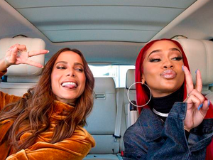 Saiba as músicas que Anitta e Saweetie irão cantar no “Carpool Karaoke”