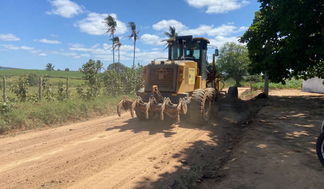 Prefeitura de Lagoa da Canoa intensifica recuperação de estradas na zona rural