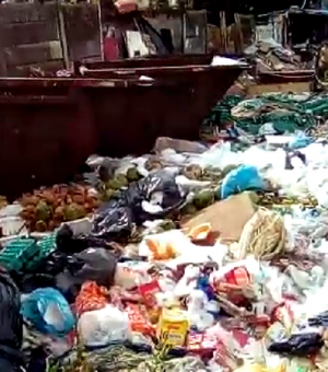 Gari flagra toneladas de lixo fora de contêineres no Tabuleiro