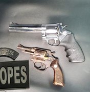 Polícia encontra dois revólveres dentro de mercadinho em Arapiraca