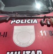 Homem é preso em flagrante por posse ilegal de arma de fogo, em Porto Real do Colégio