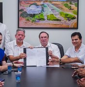Luciano Barbosa e Arthur Lira assinam ordem de serviço para segunda etapa da marginal do Piauí