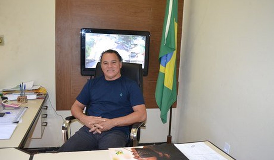 Prefeitura de São Miguel nega que servidora seja doméstica da casa do prefeito