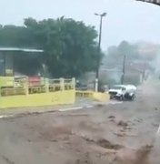 [Vídeo] Chuva surpreende moradores de Feira Grande no Agreste de Alagoas