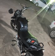 Motocicleta roubada é abandonada em posto de combustíveis em Arapiraca
