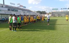 Moisés de Lima Neto ´conversa com os jovens atletas 