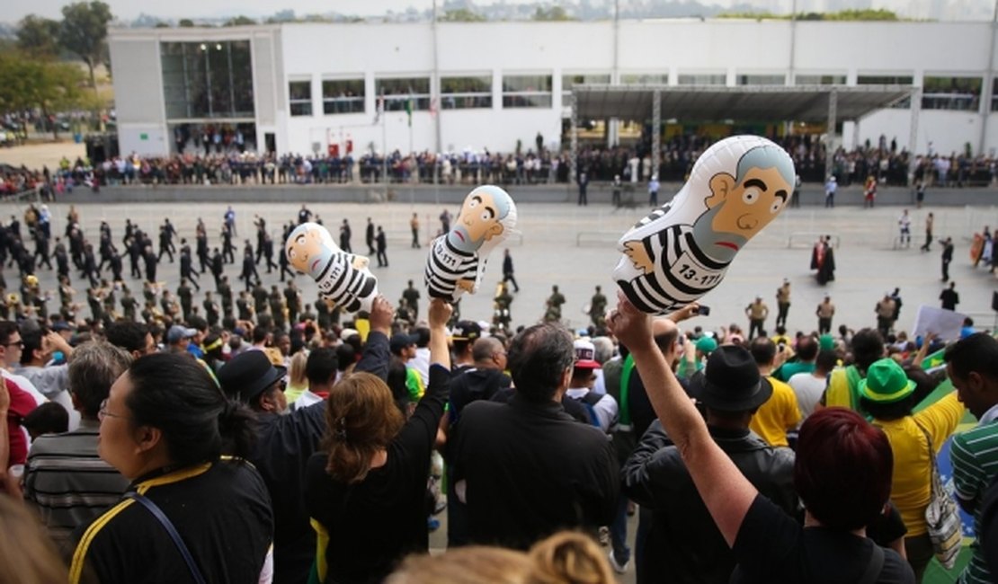 Manifestantes vendem ?Pixulequinhos? durante 7 de Setembro em Brasília