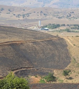 Incêndio consome cerca de 150 hectares de vegetação na Serra dos Frios
