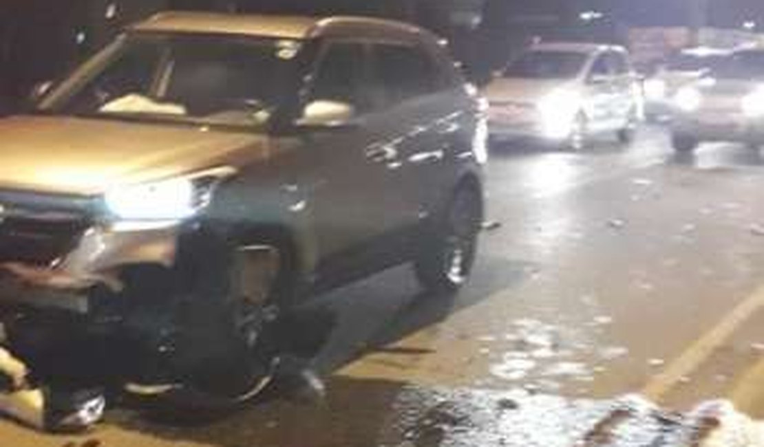 Colisão entre carro e moto deixa um morto na Av. Menino Marcelo