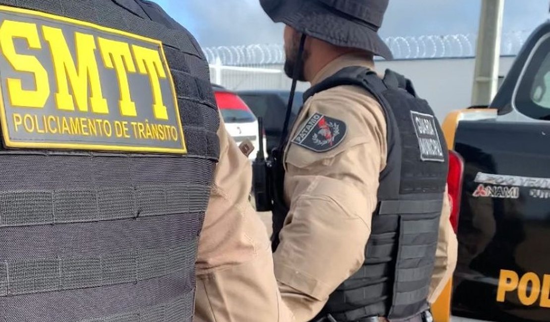 Homem é preso após ameaçar e desacatar agentes da SMTT em Delmiro Gouveia