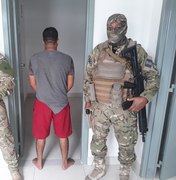 Operação na parte alta da capital prende suspeito e apreende armas e drogas