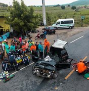 Colisão entre carros deixa jovem ferido e preso às ferragens no Sertão