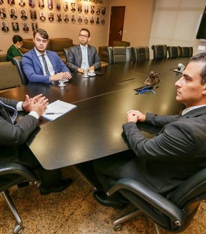 Presidente Galba Netto e vereador Brivaldo Marques discutem justiça itinerante com TJ