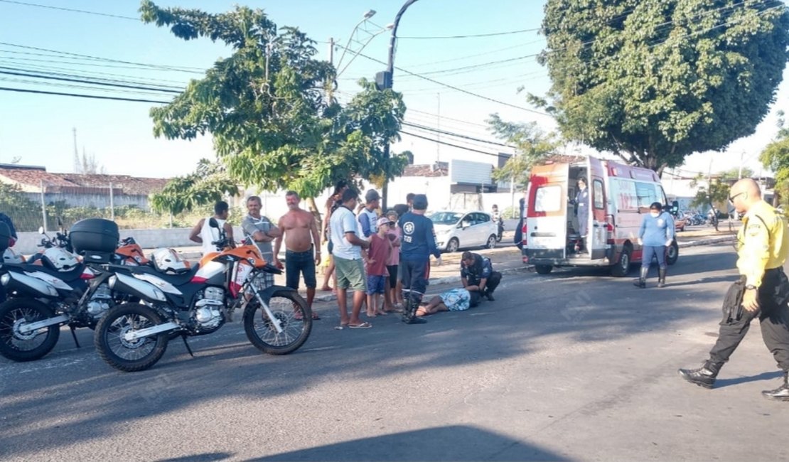 Colisão entre carro e moto deixa uma pessoa ferida em Arapiraca