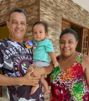 [VÍDEO] PM salva bebê de oito meses que estava engasgado no Tabuleiro do Martins