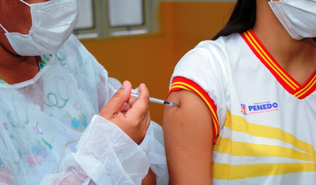 Mais de 70% da população adulta de Penedo está completamente vacinada contra Covid