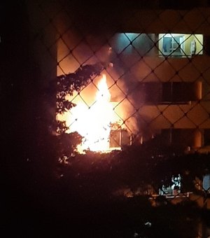 [Vídeo] Incêndio destrói apartamento no Conjunto Jardim Vaticano