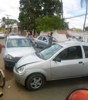 Condutor embriagado provoca acidente em Bairro de Arapiraca