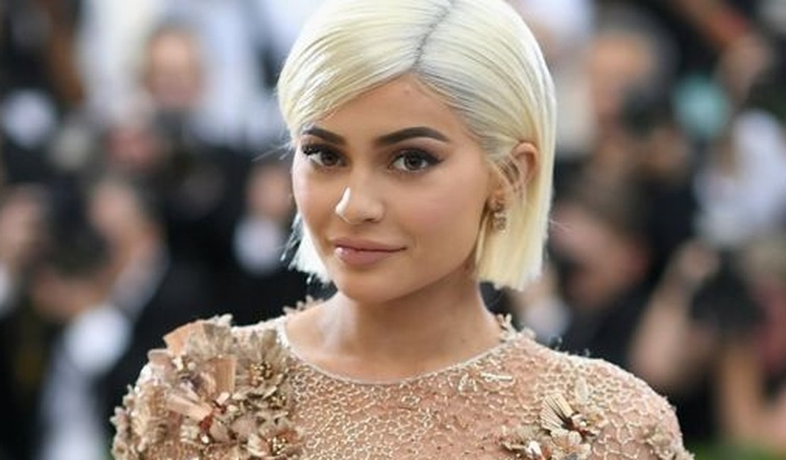 Kylie Jenner fica com Drake em festa de aniversário do rapper