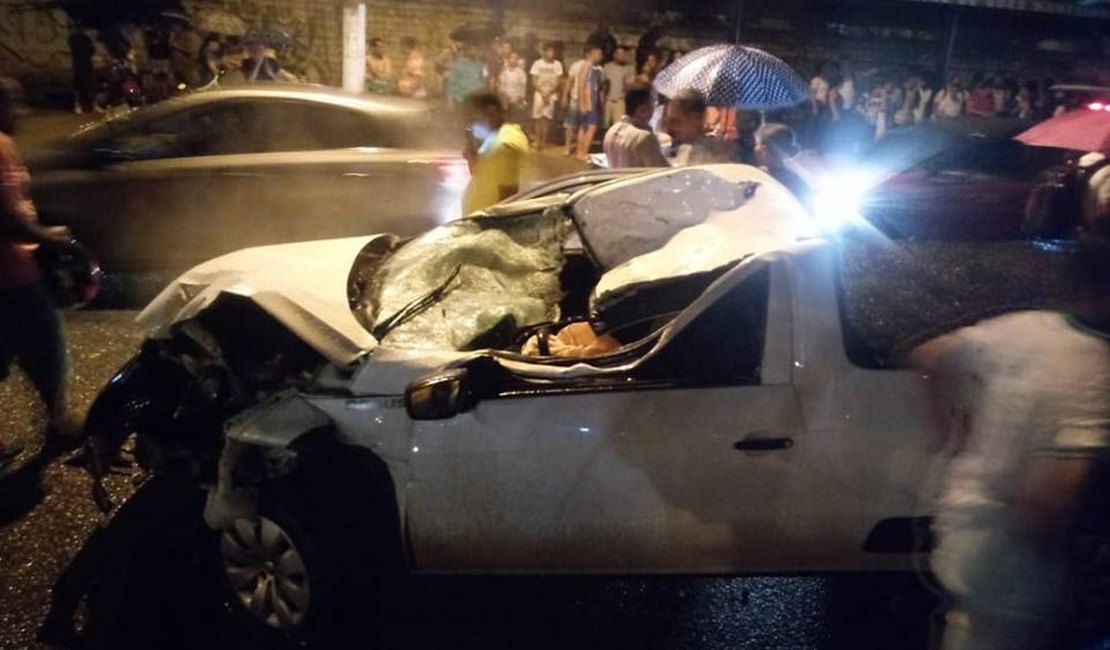 Grave acidente deixa três pessoas feridas na Av. Durval de Góes Monteiro