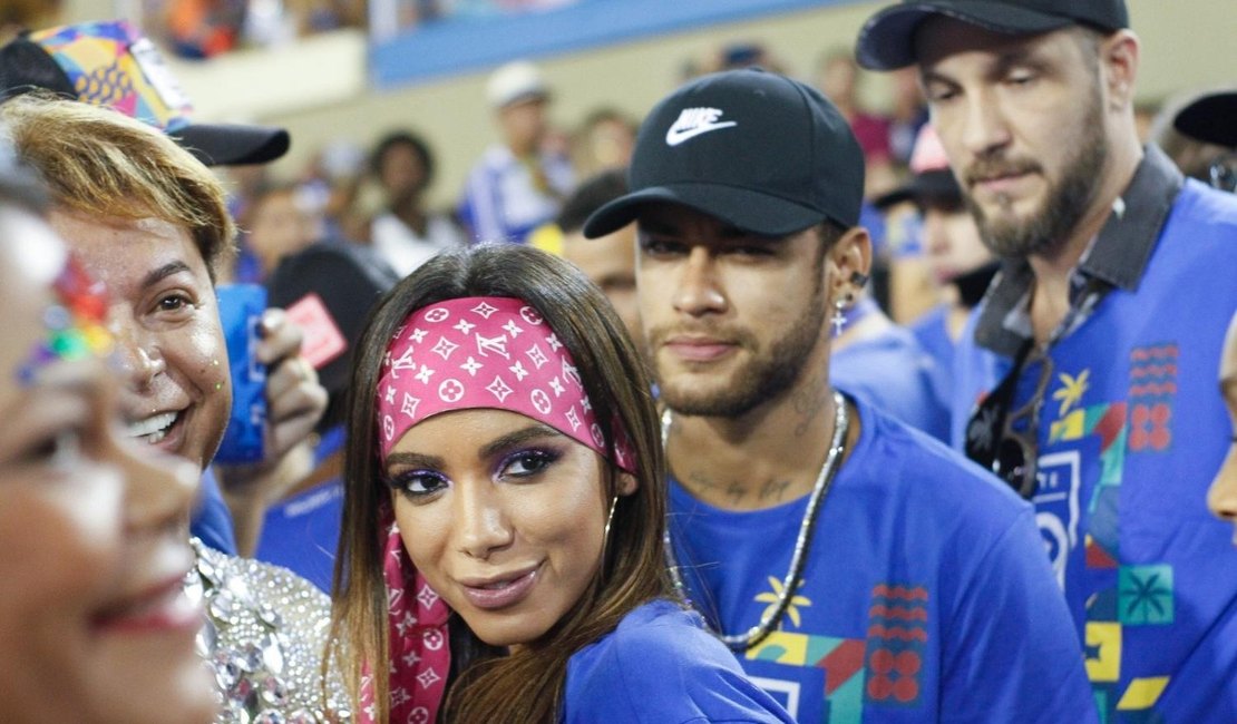 Pai da Anitta diz que cantora merece beijar Neymar e 'quem ela quiser'