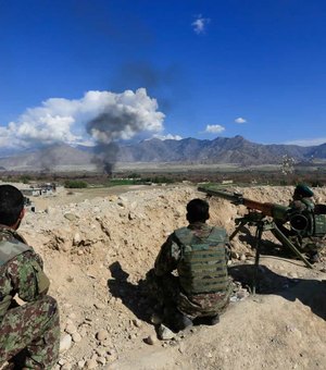 Dois ataques suicidas matam sete policiais no Afeganistão